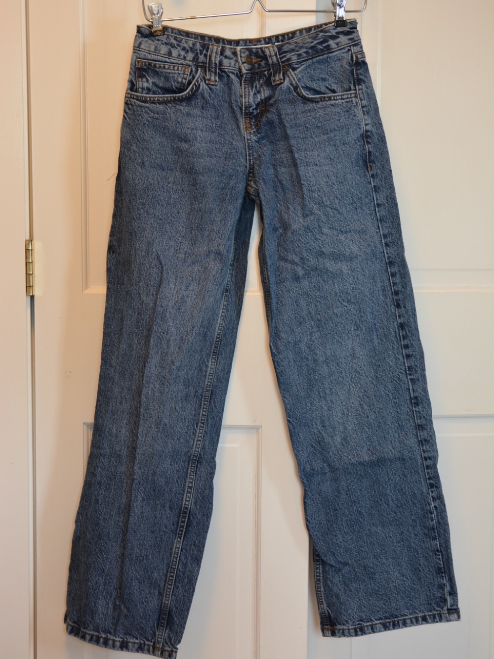 Subdued Low Rise Baggy Jeans